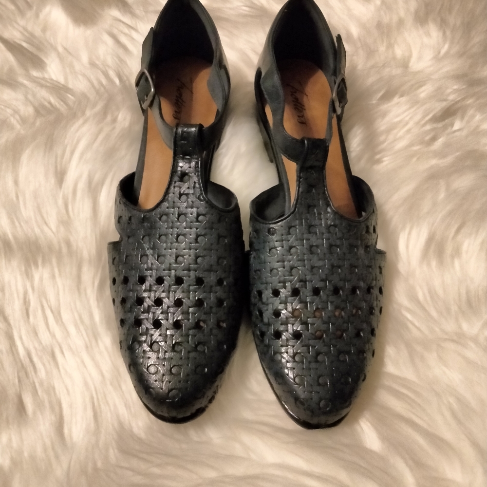 Trotters Leatha Open Weave